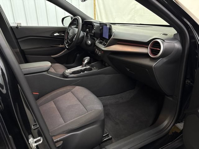 Used 2024 Chevrolet Trax RS FWD image 24