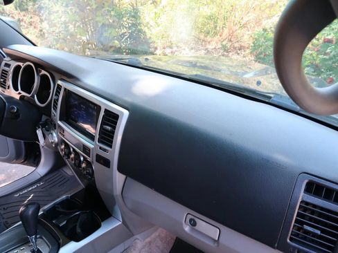 Used 2005 Toyota 4Runner Sport AWD/4WD image 28