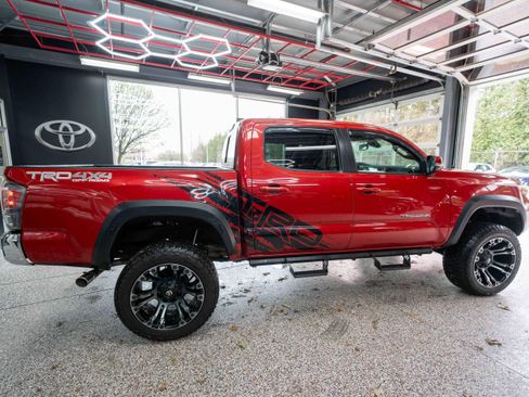 Used 2021 Toyota Tacoma TRD Off-Road image 4