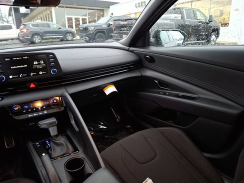 Used 2025 Hyundai Elantra Sport w/ Cargo Package image 16