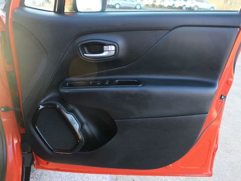 Used 2018 Jeep Renegade Altitude image 34