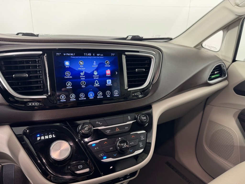 Used 2017 Chrysler Pacifica Touring-L Plus w/ Tire & Wheel Group FWD image 14