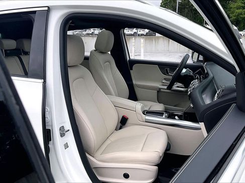 Used 2025 Mercedes-Benz GLA 250 4MATIC image 9