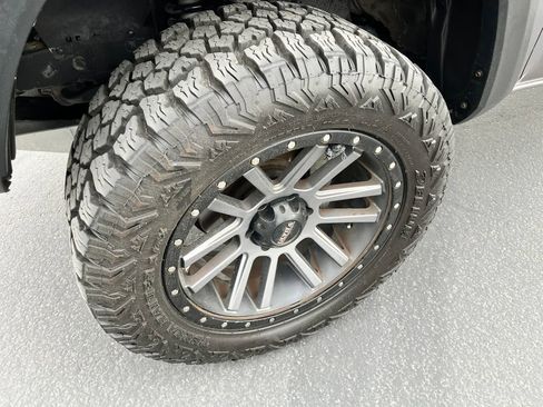 Used 2017 Toyota Tacoma TRD Off-Road w/ Tow Package image 18