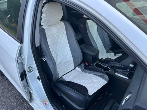 Used 2018 Toyota Corolla SE w/ SE Premium Package FWD image 16