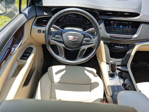 Used 2018 Cadillac XT5 Luxury w/ Driver Awareness Package FWD image 17