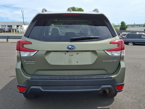 Used 2019 Subaru Forester Premium AWD/4WD image 5