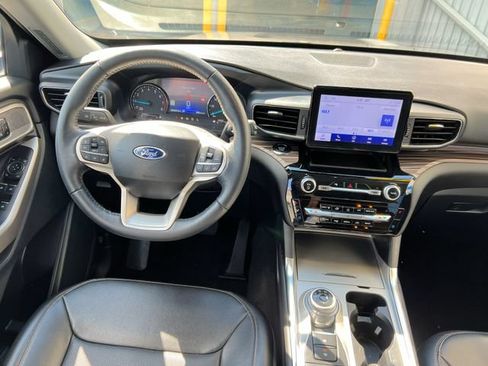 Used 2023 Ford Explorer Limited w/ Equipment Group 301A AWD/4WD image 12