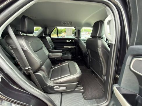 Used 2023 Ford Explorer XLT w/ Equipment Group 202A AWD/4WD image 11