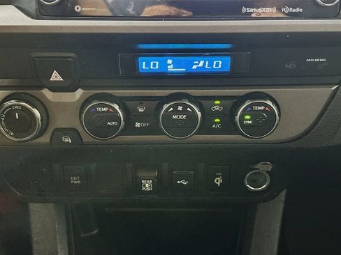 Used 2022 Toyota Tacoma TRD Sport AWD/4WD image 18