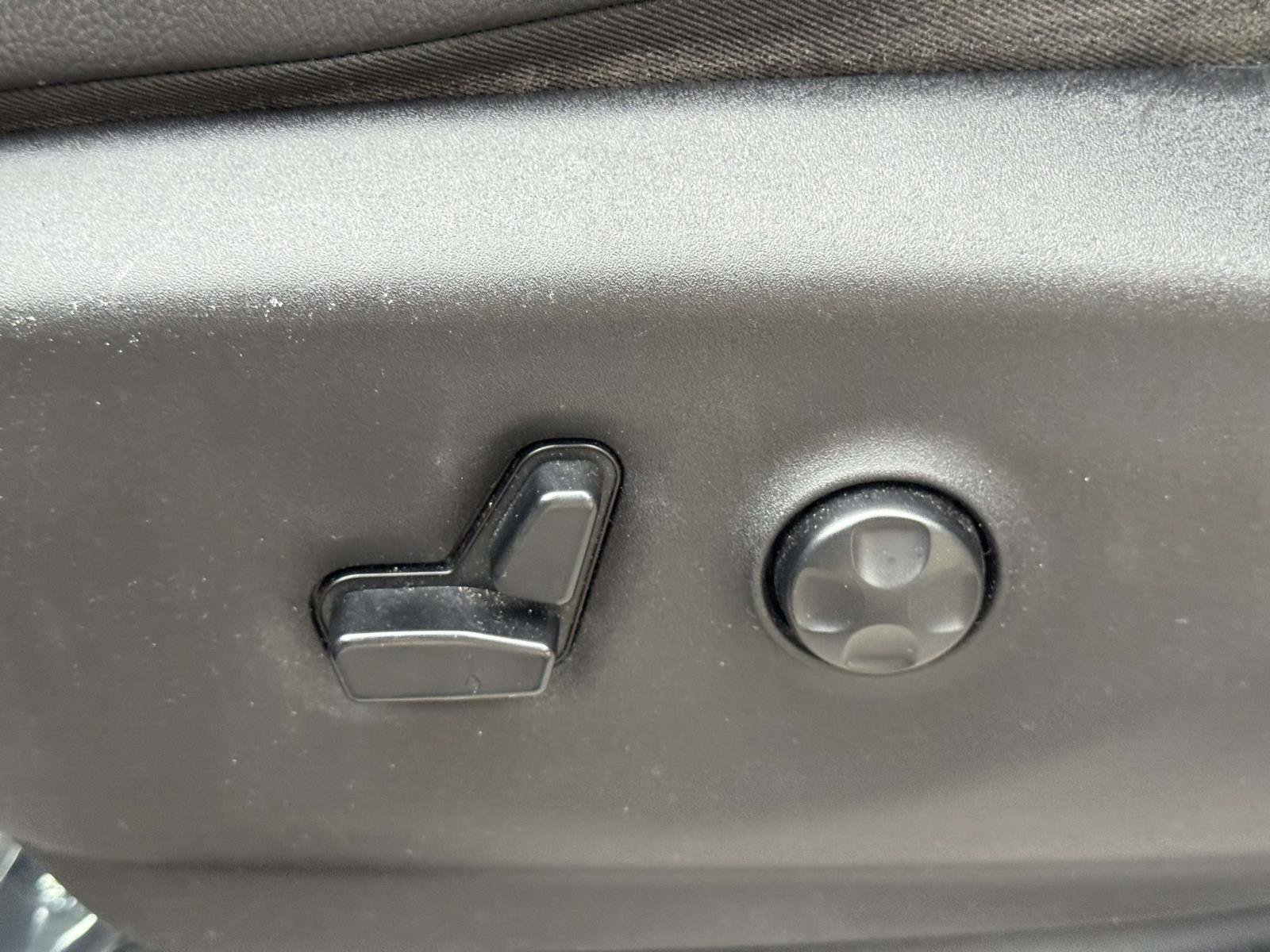 Used 2018 Chrysler Pacifica Touring-L Plus FWD image 16