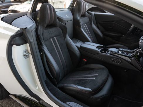 Used 2023 Aston Martin V8 Vantage Roadster RWD image 11