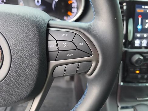 Used 2019 Jeep Grand Cherokee Laredo AWD/4WD image 42