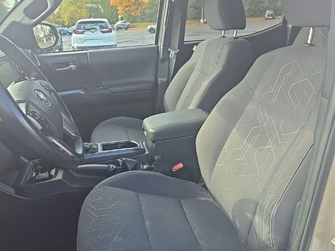 Used 2017 Toyota Tacoma TRD Off-Road image 9