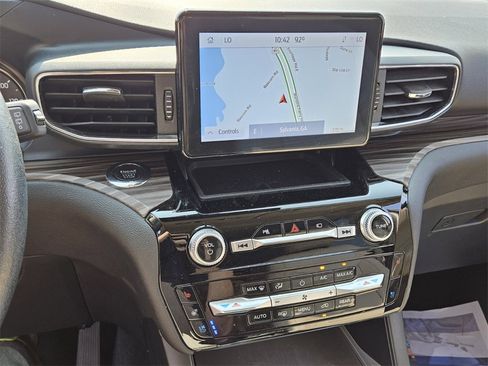 Used 2022 Ford Explorer Limited image 19