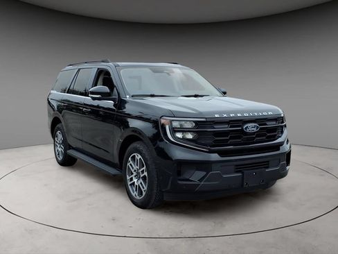 Used 2025 Ford Expedition Active AWD/4WD image 14