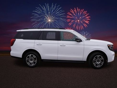 Used 2025 Ford Expedition Active AWD/4WD image 3