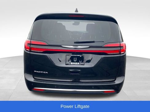 Used 2024 Chrysler Pacifica Touring-L FWD image 5