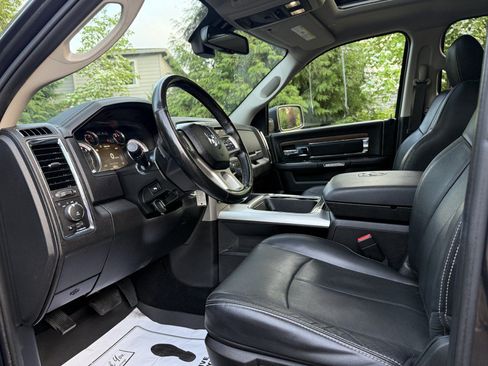 Used 2019 RAM 1500 Laramie AWD/4WD image 17
