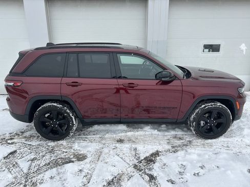 Certified 2025 Jeep Grand Cherokee Limited w/ Black Appearance Package image 6