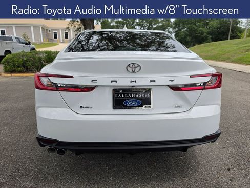 Used 2025 Toyota Camry SE FWD image 3