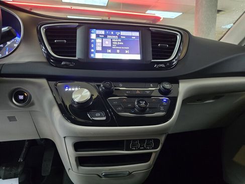 Used 2023 Chrysler Voyager LX FWD image 24