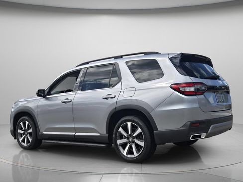 Certified 2024 Honda Pilot Touring image 8