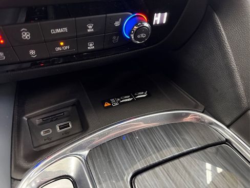 Used 2024 Buick Enclave Premium image 41