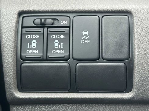 Used 2016 Honda Odyssey SE image 30