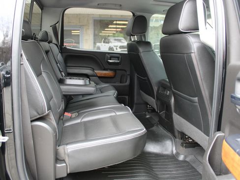 Used 2019 Chevrolet Silverado 2500 High Country w/ Duramax Plus Package AWD/4WD image 19