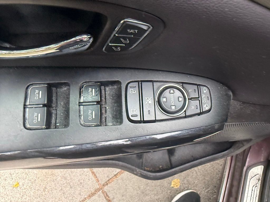 Used 2018 Kia Sedona SX Limited FWD image 13