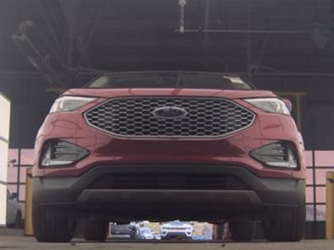 Used 2023 Ford Edge SEL w/ Convenience Package AWD/4WD image 3