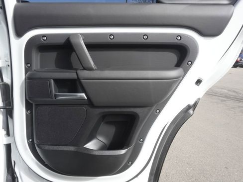 New 2026 Land Rover Defender 110 X-Dynamic SE image 25