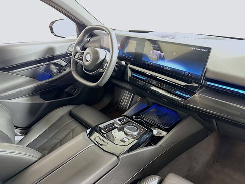 Used 2025 BMW 530i xDrive xDrive w/Navigation,Leather,Su image 29