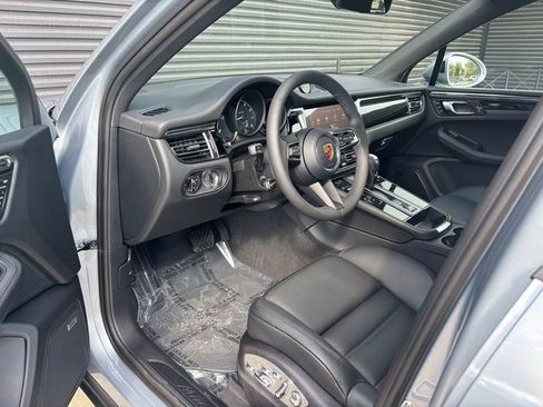 Certified 2026 Porsche Macan image 4