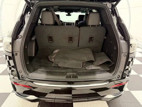 Used 2023 Buick Enclave Avenir w/ Avenir Technology Package AWD/4WD image 4