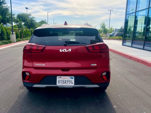 Used 2022 Kia Niro LX FWD image 4