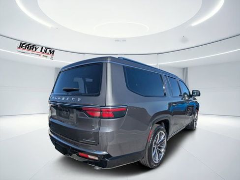 Used 2023 Jeep Wagoneer L Series III w/ Premium Group I image 3