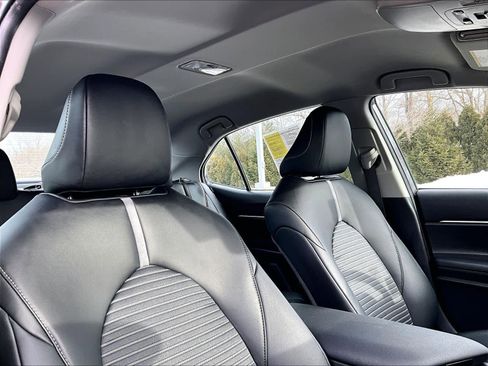 Used 2024 Toyota Camry SE image 22