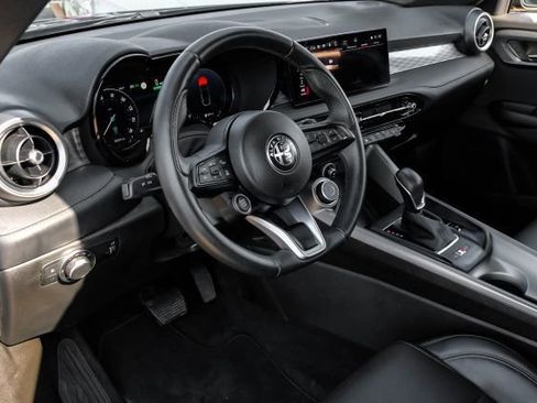 Used 2024 Alfa Romeo Tonale Ti w/ Premium Interior Package image 3