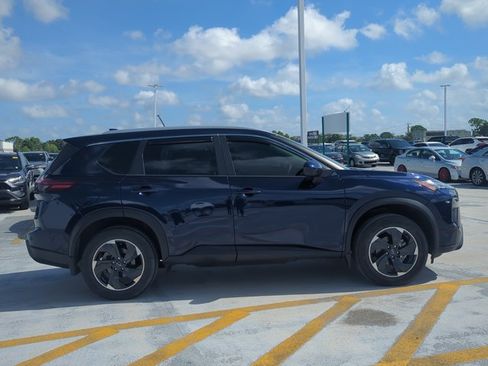 Used 2024 Nissan Rogue SV w/ SV Premium Package AWD/4WD image 4