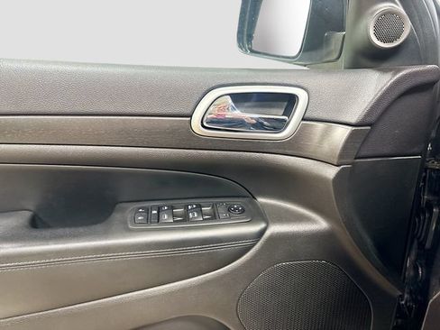 Used 2018 Jeep Grand Cherokee Altitude AWD/4WD image 16