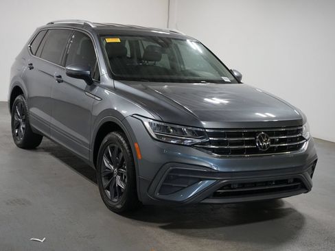 Used 2022 Volkswagen Tiguan SE FWD image 3