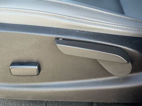 Used 2022 Chevrolet Colorado W/T image 16