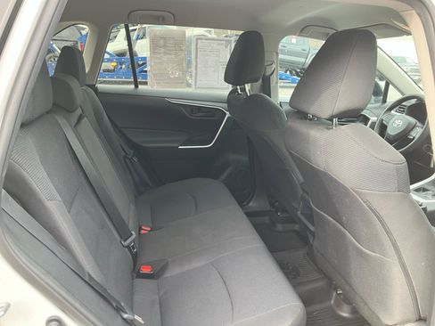 Used 2021 Toyota RAV4 LE image 33
