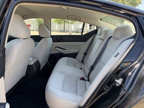 Used 2025 Nissan Altima 2.5 SV FWD image 25