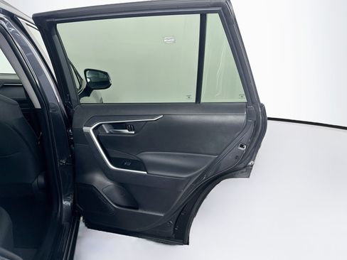 Used 2025 Toyota RAV4 XLE FWD image 31