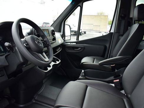 Used 2024 Mercedes-Benz Sprinter 2500 image 11