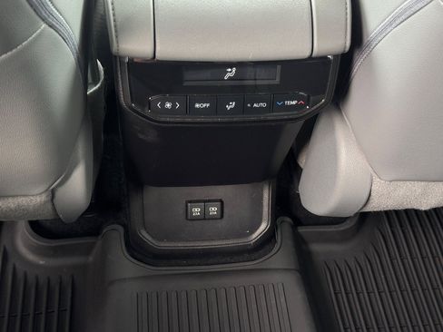 Used 2021 Toyota Highlander XLE image 13