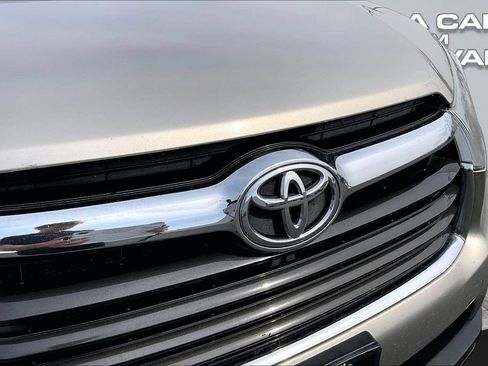 Used 2015 Toyota Highlander Limited AWD/4WD image 29